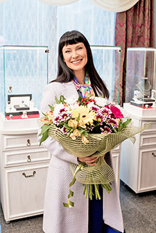 Нона Гришаева с цветами