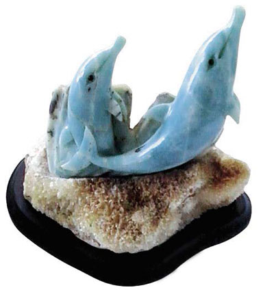 фото дельфины из камня ларимар