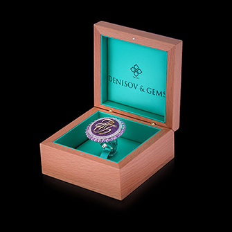 Ювелирный бренд DENISOV & GEMS изготовил специально для Надежды Бабкиной уникальный перстень ручной работы с ее инициалами