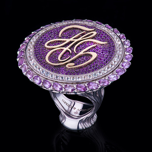 Эксклюзивное кольцо с сапфирами и аметистами выполнено в единственном экземпляре ювелирным домом «DENISOV & GEMS» специально для Надежды Бабкиной