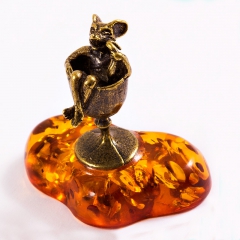 Фигурка "Мышь в рюмке", камень Янтарь, литье бронза