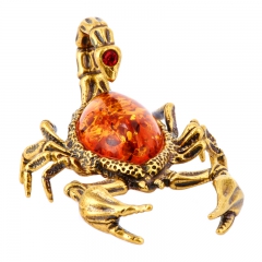 Подарок из камня Фигурка "Скорпион" Драгоценный камень янтарь Литье бронза