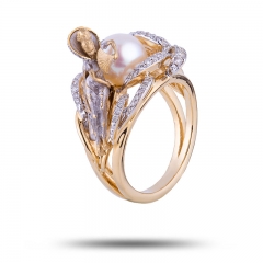 Эксклюзивное золотое кольцо с бриллиантами и жемчугом