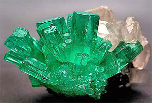 Изумруд - драгоценный камень - свойства, описание, фото. Зелёный,желтовато-эелёный. Изделия, украшения с Изумрудом