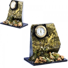 Часы из натурального камня "Ящерица на скале" Драгоценный камень змеевик