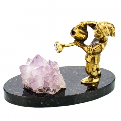 Фигурка из натурального камня "Гном с лейкой" Драгоценный камень аметист