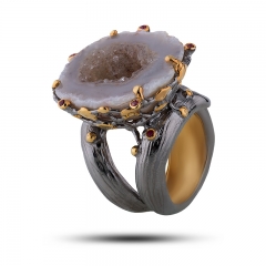 Эксклюзивное кольцо Камень агат жеода, сапфиры