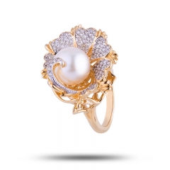 Эксклюзивное золотое кольцо с бриллиантами и жемчугом